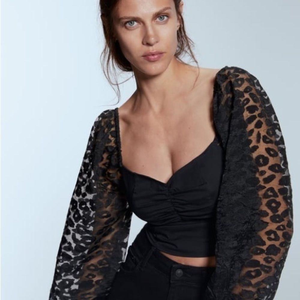 NWT Zara Contrasting Animal Print Organza Puff Long Sleeve Crop Top Black Small